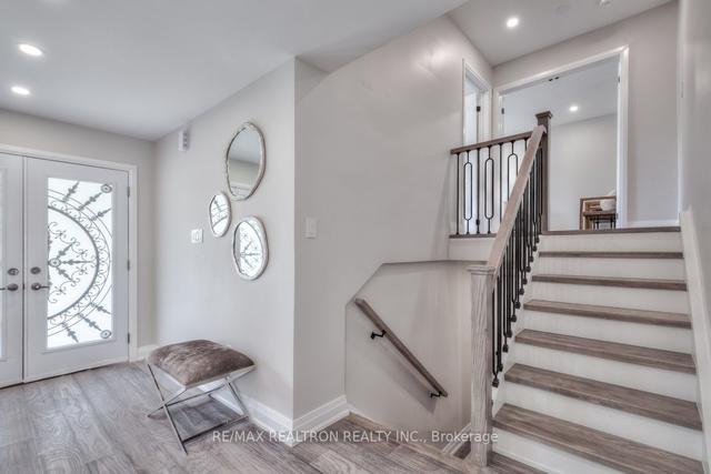 32 Hirondelle Pl, House detached with 4 bedrooms, 3 bathrooms and 3 parking in Toronto ON | Image 7