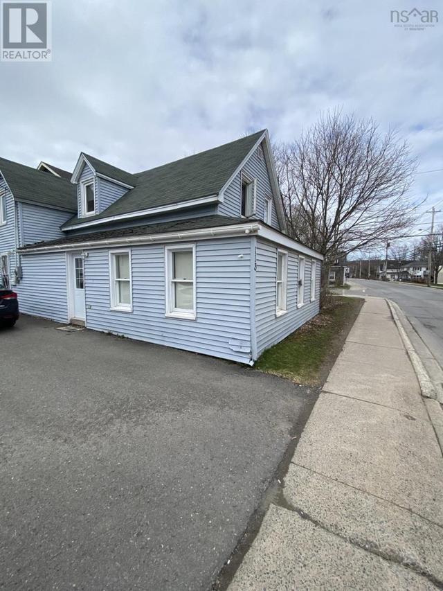 113 College Street, Antigonish, N.S., House detached with 5 bedrooms, 1 bathrooms and null parking in Antigonish NS | Image 3