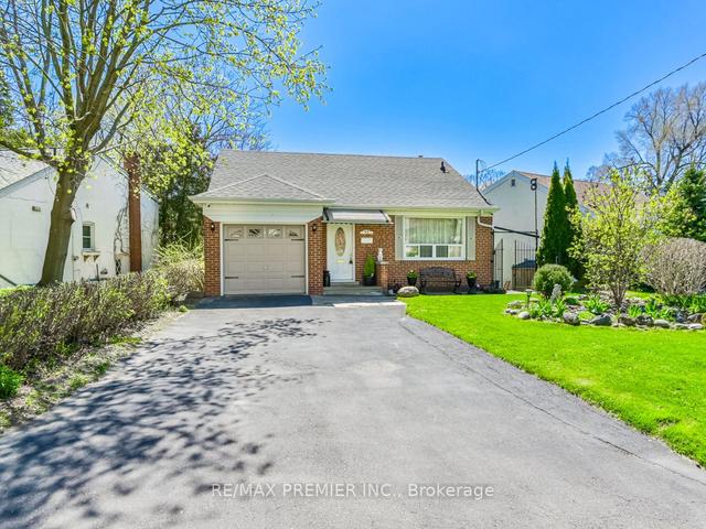 93 Black Creek Blvd, House detached with 4 bedrooms, 2 bathrooms and 4 parking in Toronto ON | Image 12