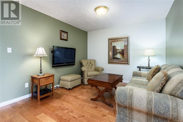 8 - 417 Heather Crt, House attached with 2 bedrooms, 2 bathrooms and 2 parking in Comox BC | Image 17