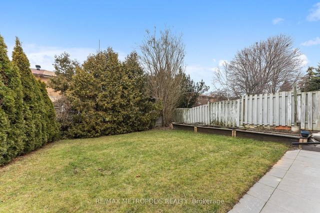 2b Summerglade Dr, House detached with 3 bedrooms, 2 bathrooms and 4 parking in Toronto ON | Image 28
