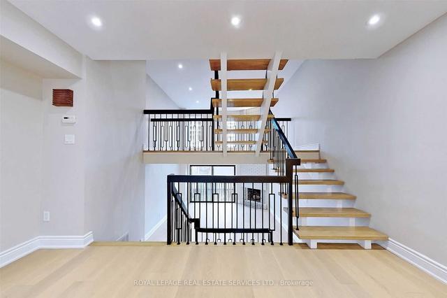 26a Dundonald St, House attached with 3 bedrooms, 3 bathrooms and 2 parking in Toronto ON | Image 3