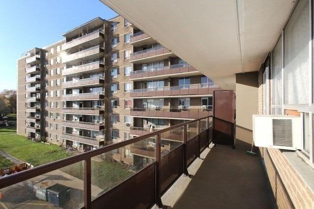402 - 180 Markham Rd S, Condo with 3 bedrooms, 2 bathrooms and 1 parking in Toronto ON | Image 8