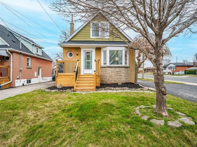 301 East 16th Street, House detached with 4 bedrooms, 2 bathrooms and 2 parking in Hamilton ON | Image 2