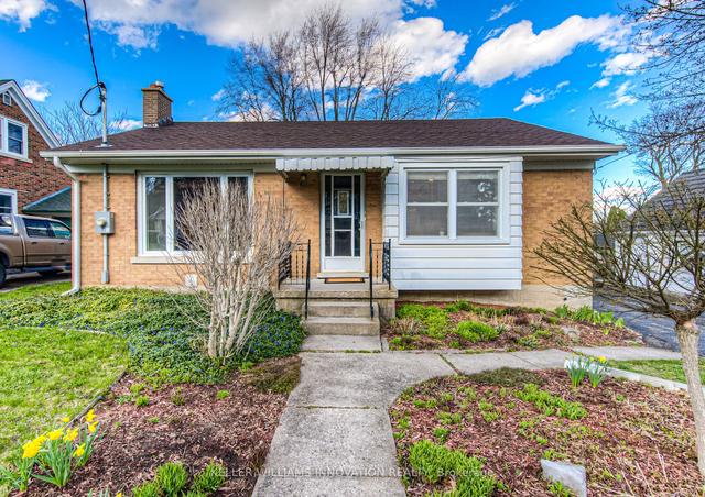 30 Belmont Ave E, House detached with 3 bedrooms, 2 bathrooms and 3 parking in Kitchener ON | Image 1
