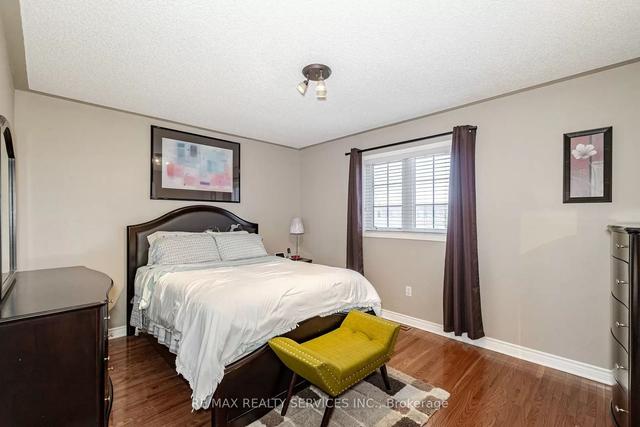 21 Milkweed Cres, House detached with 3 bedrooms, 3 bathrooms and 6 parking in Brampton ON | Image 7
