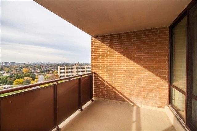1611 - 714 The West Mall Rd, Condo with 2 bedrooms, 1 bathrooms and 1 parking in Toronto ON | Image 2