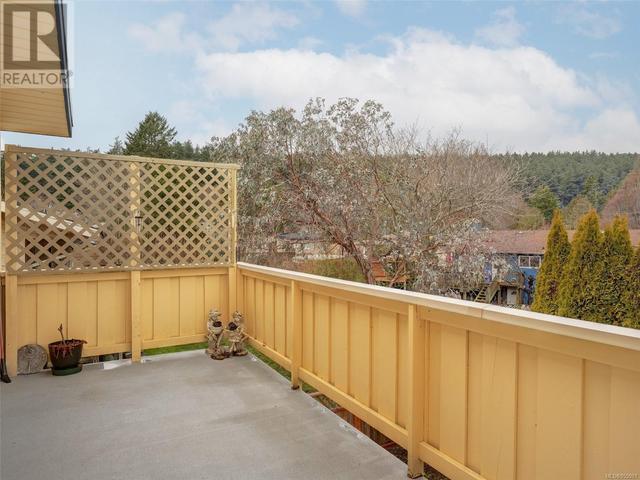 1568 Granada Cres, House detached with 4 bedrooms, 3 bathrooms and 2 parking in Saanich BC | Image 22