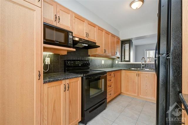 104 Par La Ville Circle, Townhouse with 3 bedrooms, 2 bathrooms and 2 parking in Ottawa ON | Image 9