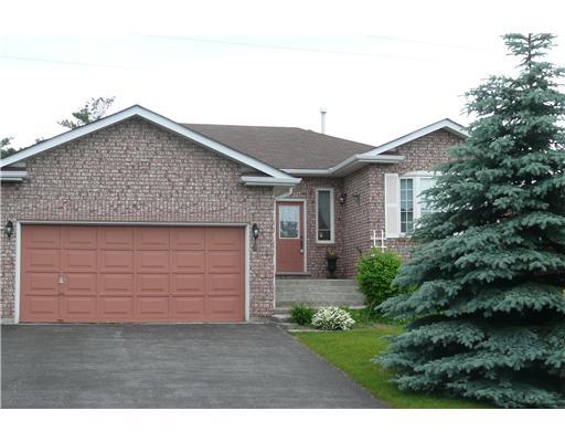 4 Mayfair Dr, House detached with 3 bedrooms, 2 bathrooms and null parking in Barrie ON | Image 1