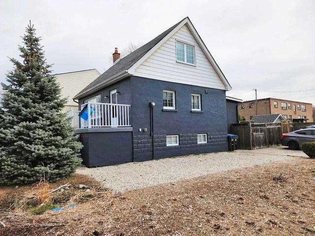 1 Tecumseth Ave, House detached with 3 bedrooms, 2 bathrooms and 4 parking in Mississauga ON | Image 21