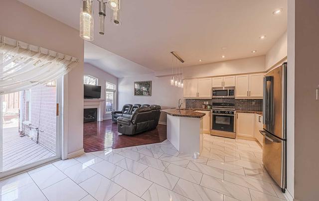71 Cedarcrest Cres, House attached with 3 bedrooms, 4 bathrooms and 3 parking in Richmond Hill ON | Image 8
