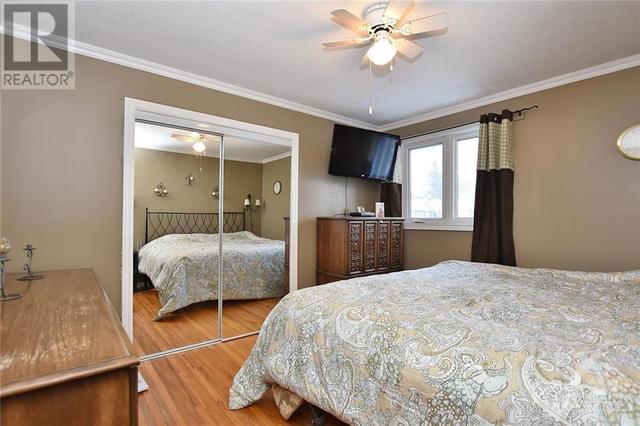 115 Oakburn Road, House detached with 5 bedrooms, 3 bathrooms and 6 parking in Ottawa ON | Image 12