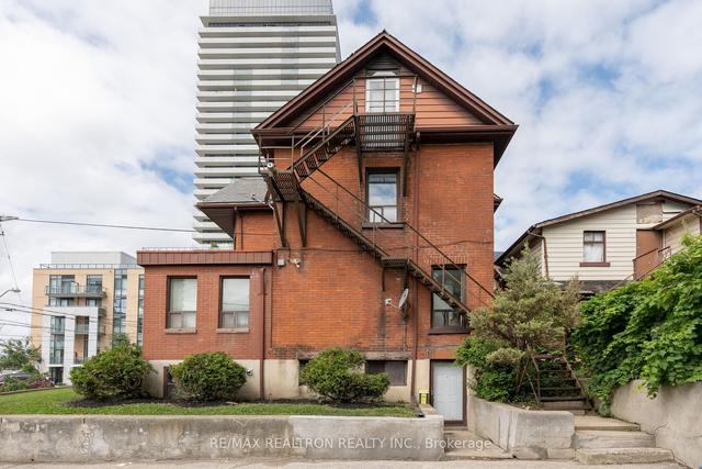 27 John St, House detached with 9 bedrooms, 4 bathrooms and 6 parking in Toronto ON | Image 9