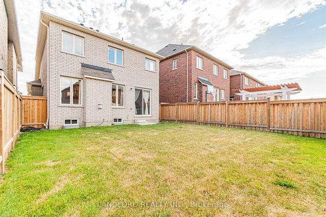 127 Sky Harbour Dr, House detached with 3 bedrooms, 3 bathrooms and 6 parking in Brampton ON | Image 10