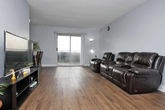 901 - 855 Kennedy Rd, Condo with 3 bedrooms, 2 bathrooms and 2 parking in Toronto ON | Image 2