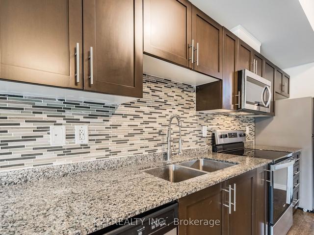 208 - 35 Kingsbury Sq E, Condo with 2 bedrooms, 2 bathrooms and 1 parking in Guelph ON | Image 6