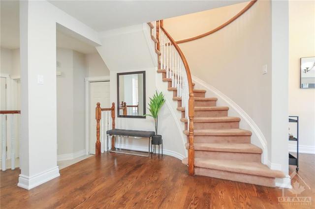 42 Drumso Street, Townhouse with 3 bedrooms, 2 bathrooms and 3 parking in Ottawa ON | Image 3