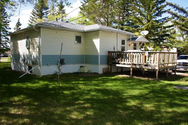 313 Centre Street, House detached with 5 bedrooms, 2 bathrooms and 5 parking in Neilburg SK | Image 8