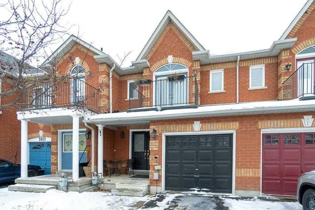 3911 Coachman Circ, House attached with 3 bedrooms, 4 bathrooms and 3 parking in Mississauga ON | Image 1