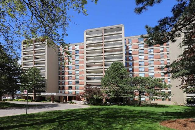 1111 - 965 Inverhouse Dr, Condo with 2 bedrooms, 2 bathrooms and 2 parking in Mississauga ON | Card Image