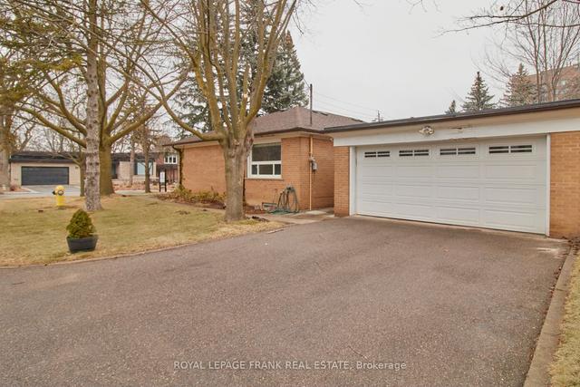 11 Codsell Ave, House detached with 3 bedrooms, 3 bathrooms and 4 parking in Toronto ON | Image 22