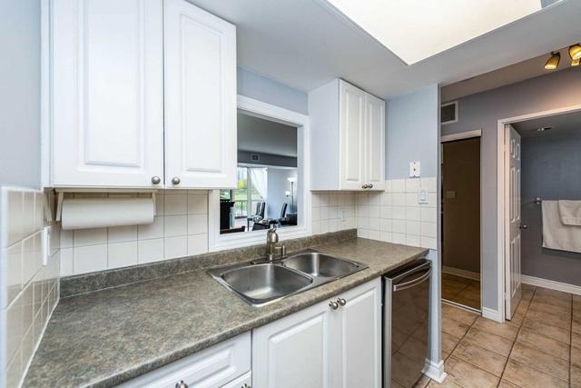 208 - 285 Enfield Pl, Condo with 2 bedrooms, 2 bathrooms and 1 parking in Mississauga ON | Image 4