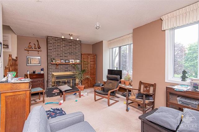 1156 Chimney Hill Way, Townhouse with 3 bedrooms, 3 bathrooms and 2 parking in Ottawa ON | Image 8