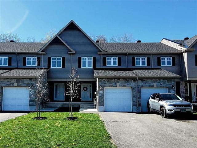1154 Clement Court, Townhouse with 4 bedrooms, 2 bathrooms and 3 parking in Cornwall ON | Card Image