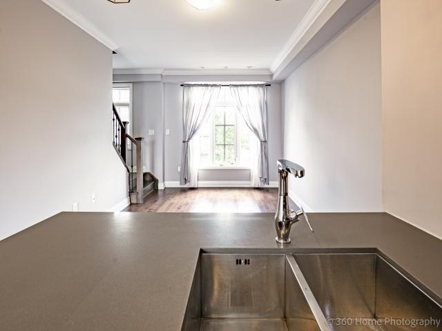 6 - 3071 Cawthra Rd, Townhouse with 2 bedrooms, 2 bathrooms and 2 parking in Mississauga ON | Image 3