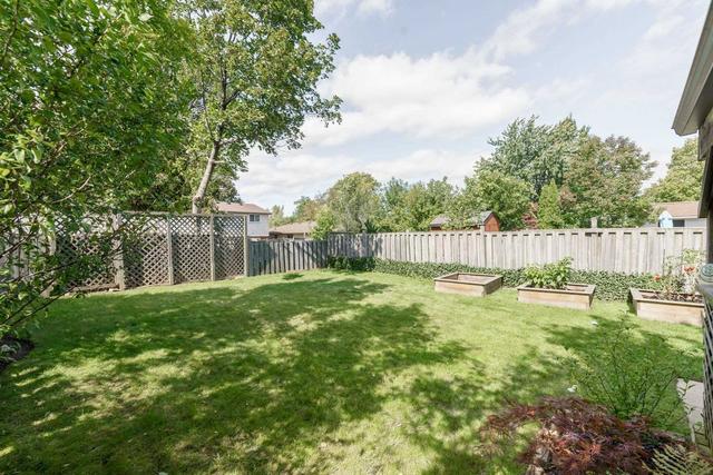 23 Greendale Dr, House semidetached with 3 bedrooms, 2 bathrooms and 4 parking in Hamilton ON | Image 32