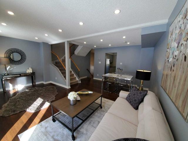 602 Gibney Cres, Townhouse with 3 bedrooms, 2 bathrooms and 2 parking in Newmarket ON | Image 21