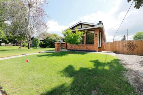 1968 Cottonwood Crescent Se, House detached with 4 bedrooms, 2 bathrooms and 3 parking in Calgary AB | Card Image