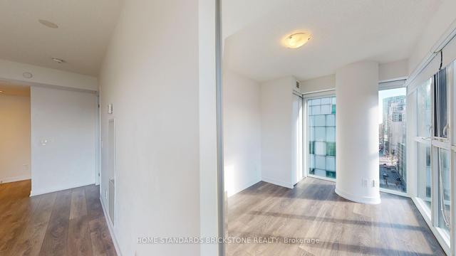 1103 - 87 Peter St, Condo with 2 bedrooms, 1 bathrooms and 0 parking in Toronto ON | Image 2