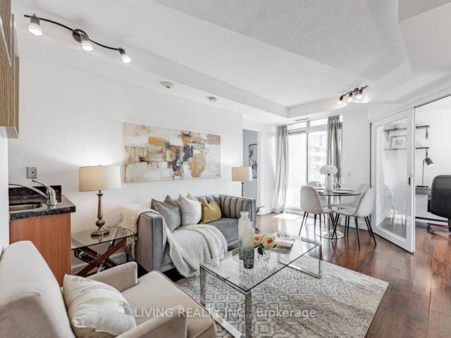 1003 - 15 Maplewood Ave, Condo with 1 bedrooms, 1 bathrooms and 0 parking in Toronto ON | Image 2