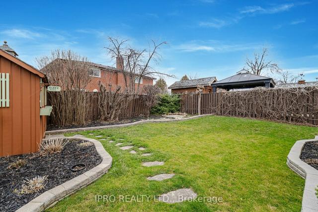 64 Linkdale Rd, House detached with 3 bedrooms, 2 bathrooms and 6 parking in Brampton ON | Image 32