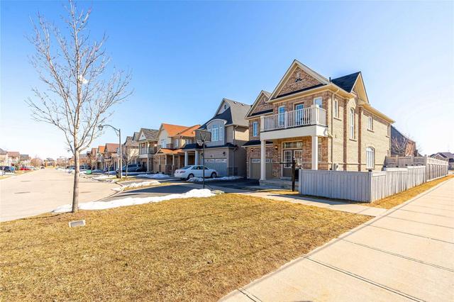 104 Elliottglen Dr, House detached with 4 bedrooms, 3 bathrooms and 4 parking in Ajax ON | Image 1