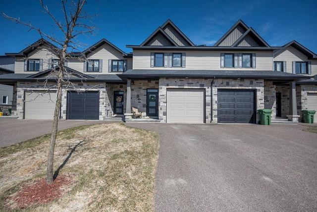 35 Chad Street, Townhouse with 3 bedrooms, 3 bathrooms and 3 parking in Petawawa ON | Image 2