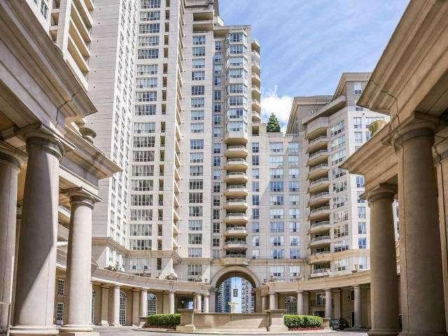 th146 - 2289 Lake Shore W Blvd W, Townhouse with 3 bedrooms, 3 bathrooms and 2 parking in Toronto ON | Image 1
