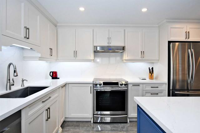 1210 - 20 Baif Blvd, Condo with 2 bedrooms, 2 bathrooms and 1 parking in Richmond Hill ON | Image 2