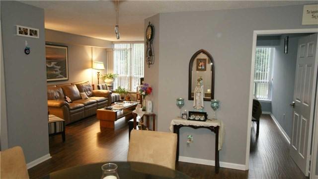 204 - 10 Laurelcrest St, Condo with 2 bedrooms, 1 bathrooms and 1 parking in Brampton ON | Image 9