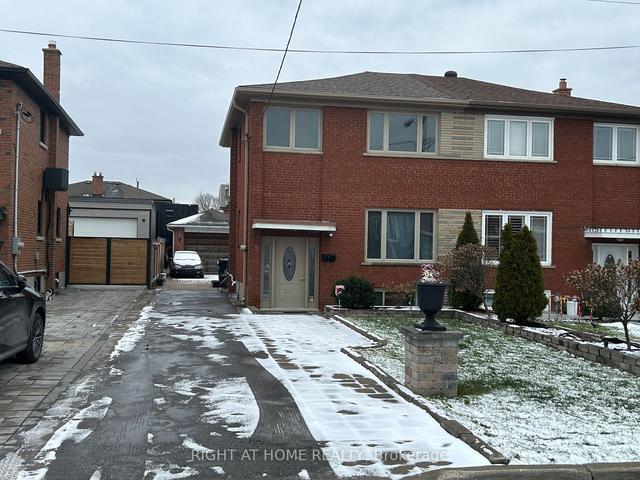 9 Snowood Crt, House semidetached with 3 bedrooms, 2 bathrooms and 7 parking in Toronto ON | Image 1