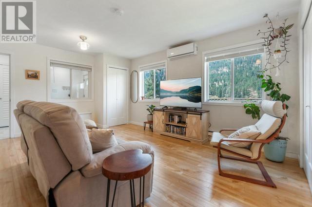 20245 Garnet Valley Road, House detached with 3 bedrooms, 2 bathrooms and 2 parking in Summerland BC | Image 5