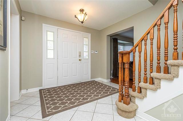 27 Buttonwood Trail, House detached with 4 bedrooms, 4 bathrooms and 6 parking in Ottawa ON | Image 3