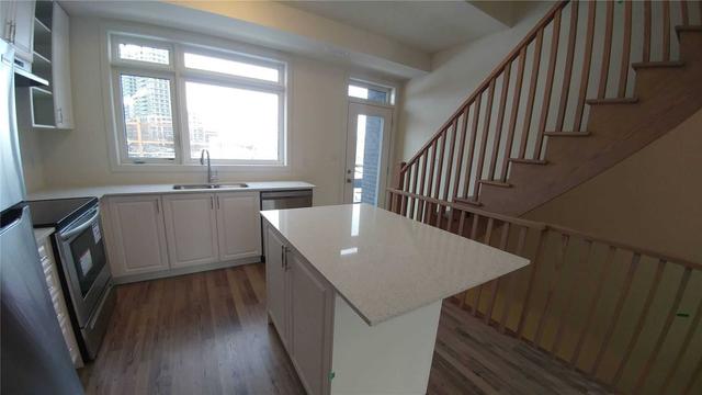 th #9 - 370 Red Maple Rd, Townhouse with 3 bedrooms, 2 bathrooms and 2 parking in Richmond Hill ON | Image 2