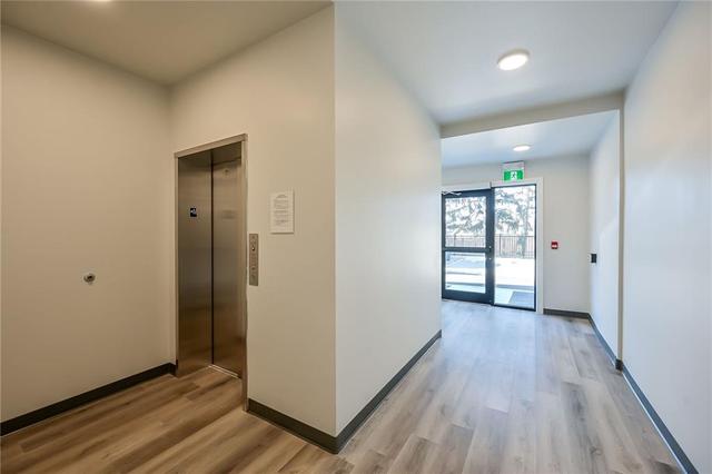 302b - 261 King Street E, Condo with 2 bedrooms, 1 bathrooms and 1 parking in Hamilton ON | Image 4