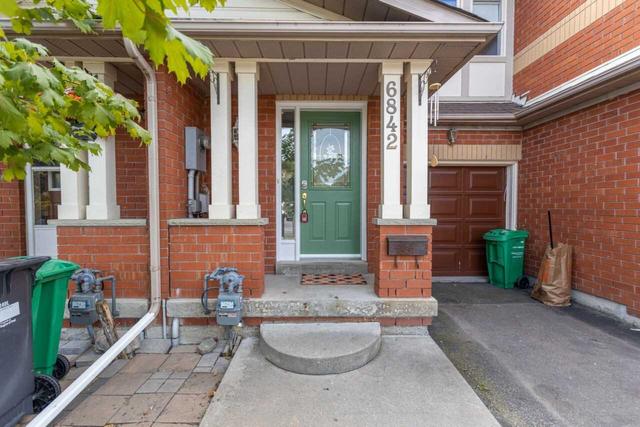 6842 Dillingwood Dr, House attached with 3 bedrooms, 4 bathrooms and 4 parking in Mississauga ON | Image 34