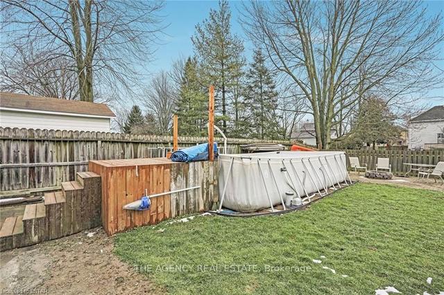 590 Simcoe St, House detached with 3 bedrooms, 2 bathrooms and 4 parking in Warwick ON | Image 24