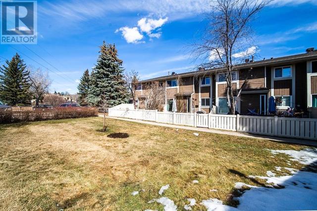 70, - 14736 Deerfield Drive Se, House attached with 2 bedrooms, 1 bathrooms and 2 parking in Calgary AB | Image 23