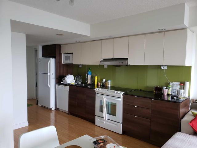505 - 121 Mcmahon Dr, Condo with 1 bedrooms, 1 bathrooms and 1 parking in Toronto ON | Image 2